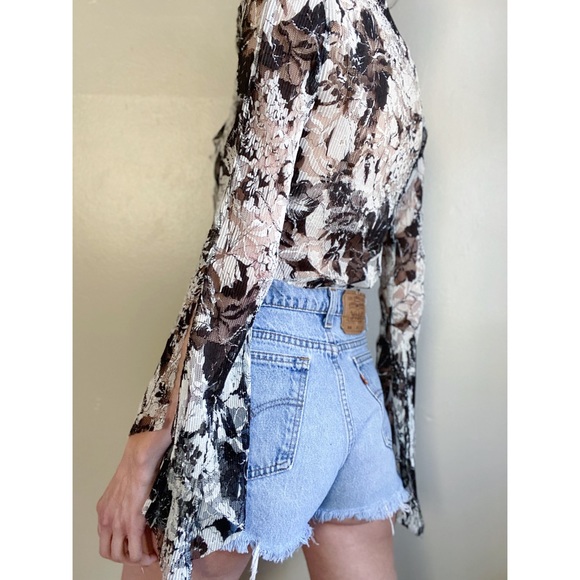 Vintage cache bell sleeve lace top - Picture 2 of 5